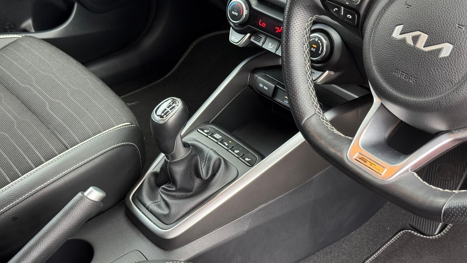 Used Kia Stonic 2023 for sale - 76622960: Photo 23