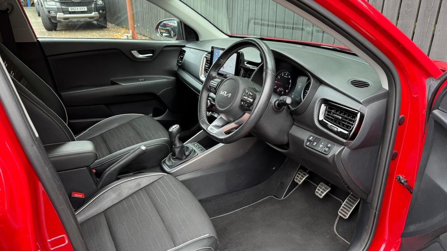 Used Kia Stonic 2023 for sale - 76622960: Photo 24