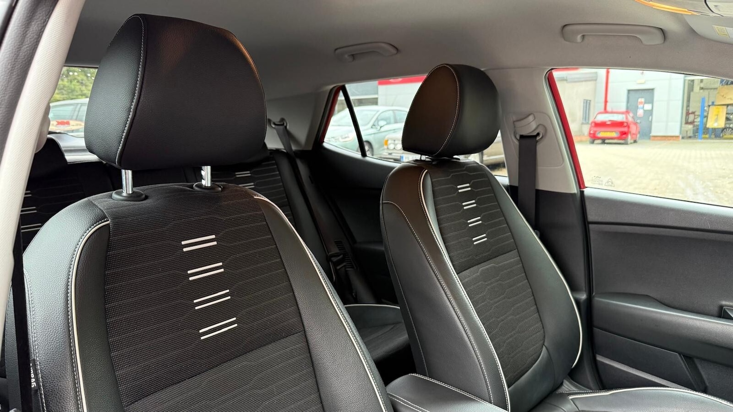 Used Kia Stonic 2023 for sale - 76622960: Photo 25