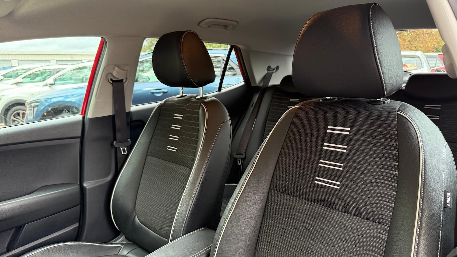 Used Kia Stonic 2023 for sale - 76622960: Photo 27