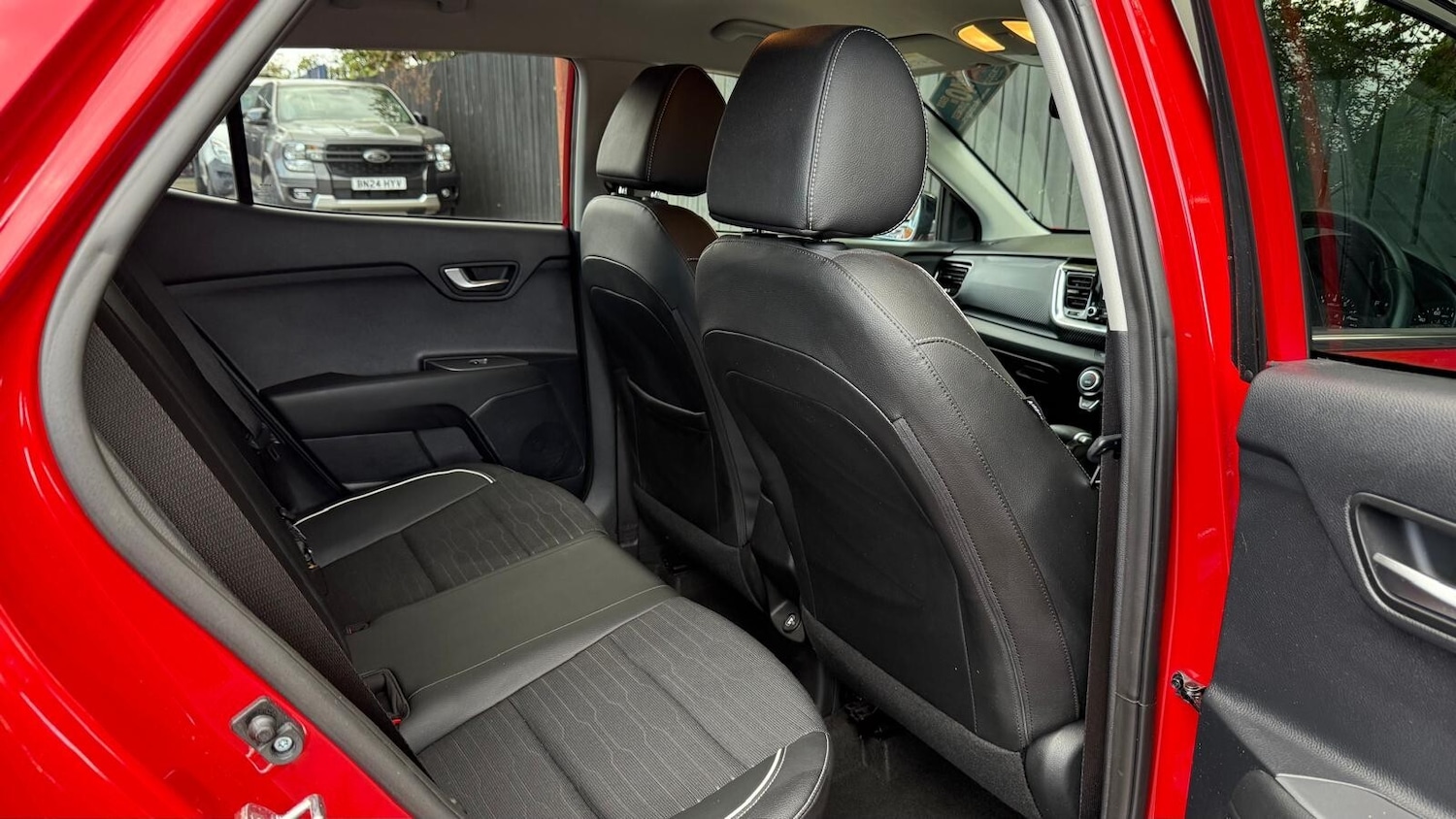 Used Kia Stonic 2023 for sale - 76622960: Photo 28