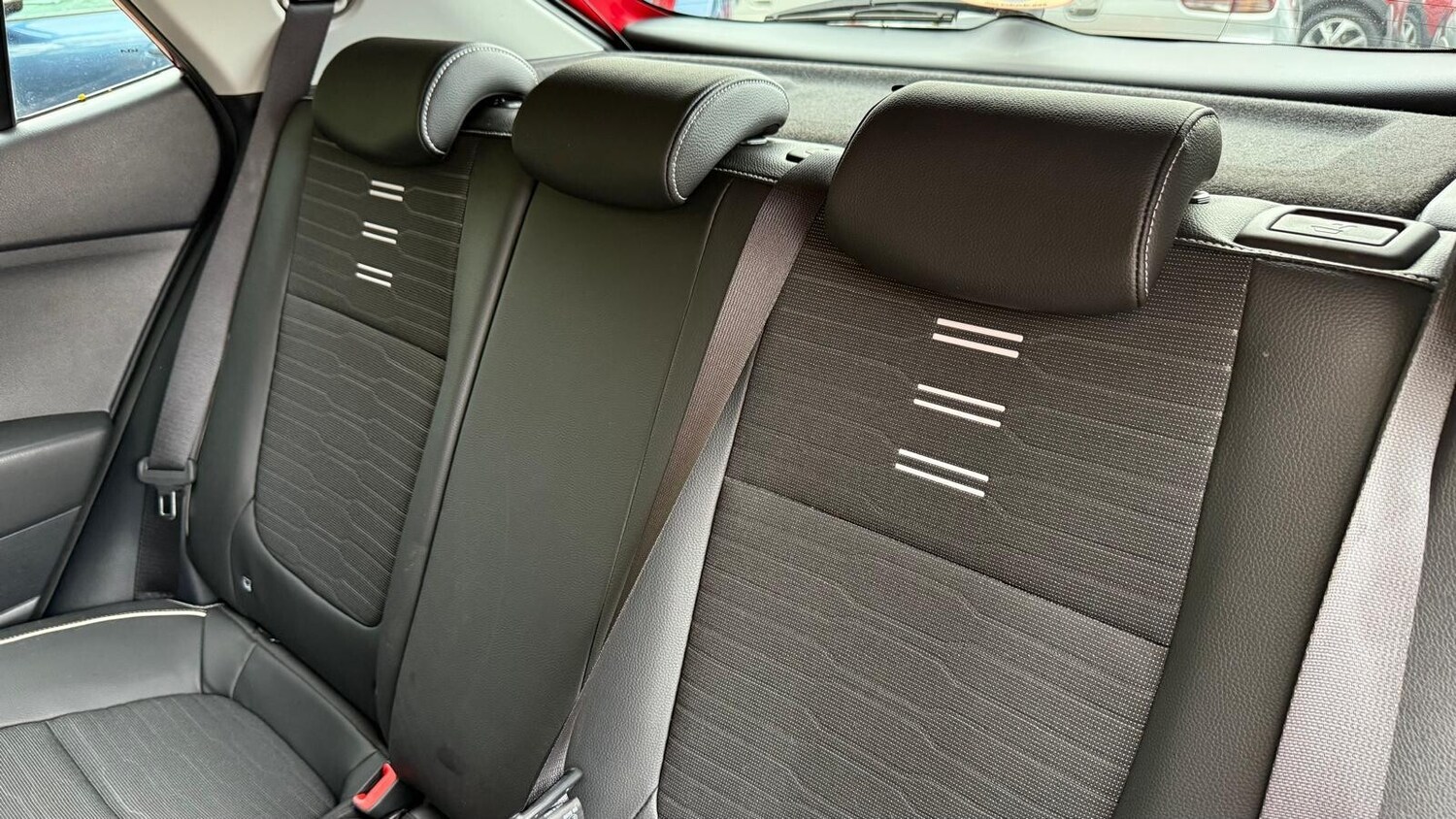 Used Kia Stonic 2023 for sale - 76622960: Photo 31