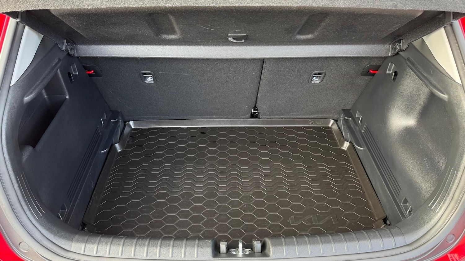 Used Kia Stonic 2024 for sale - 76622978: Photo 10