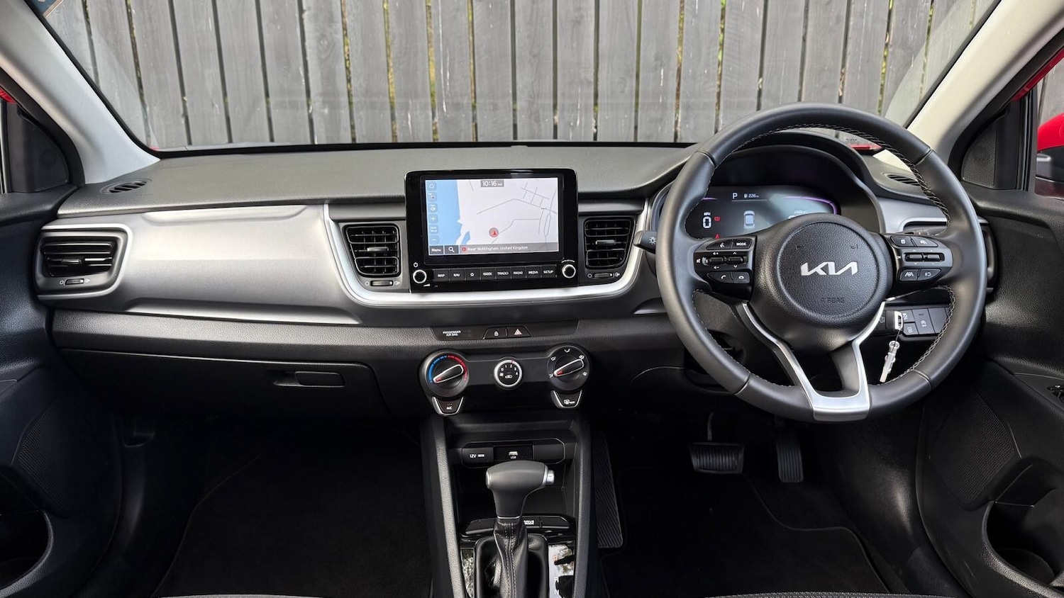 Used Kia Stonic 2024 for sale - 76622978: Photo 15