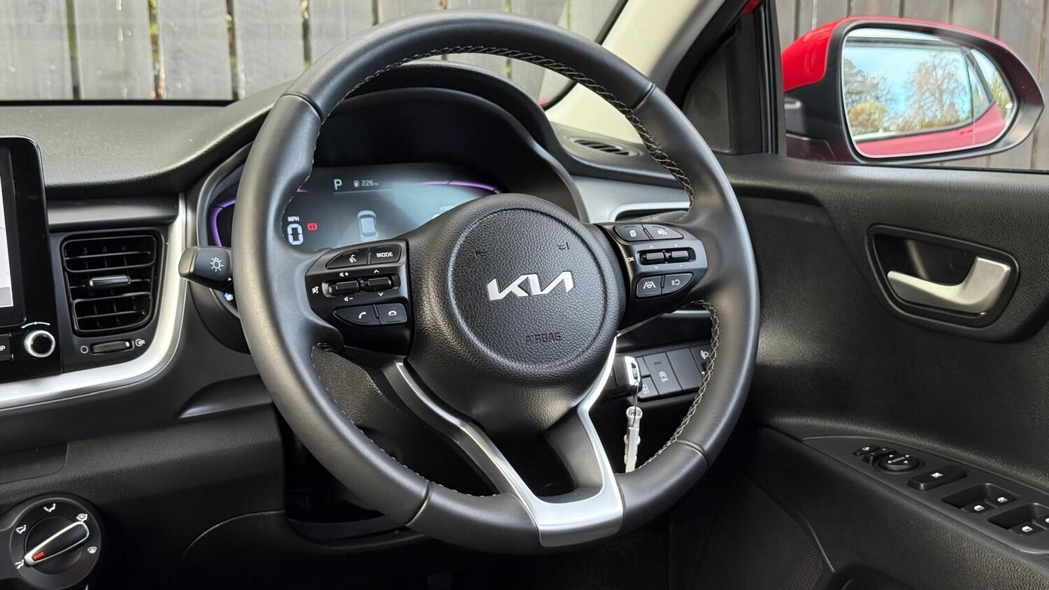 Used Kia Stonic 2024 for sale - 76622978: Photo 17