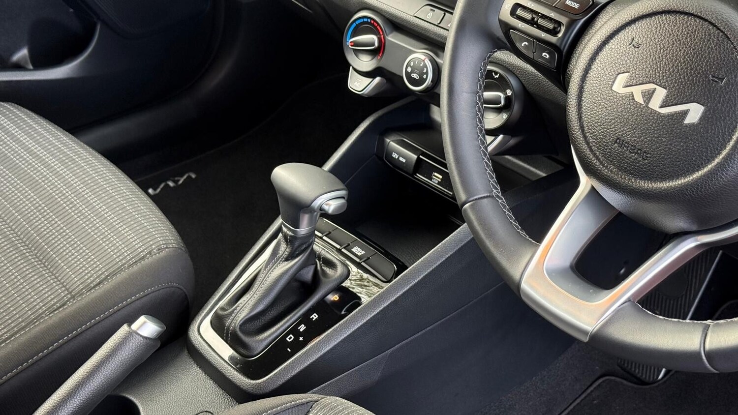 Used Kia Stonic 2024 for sale - 76622978: Photo 23