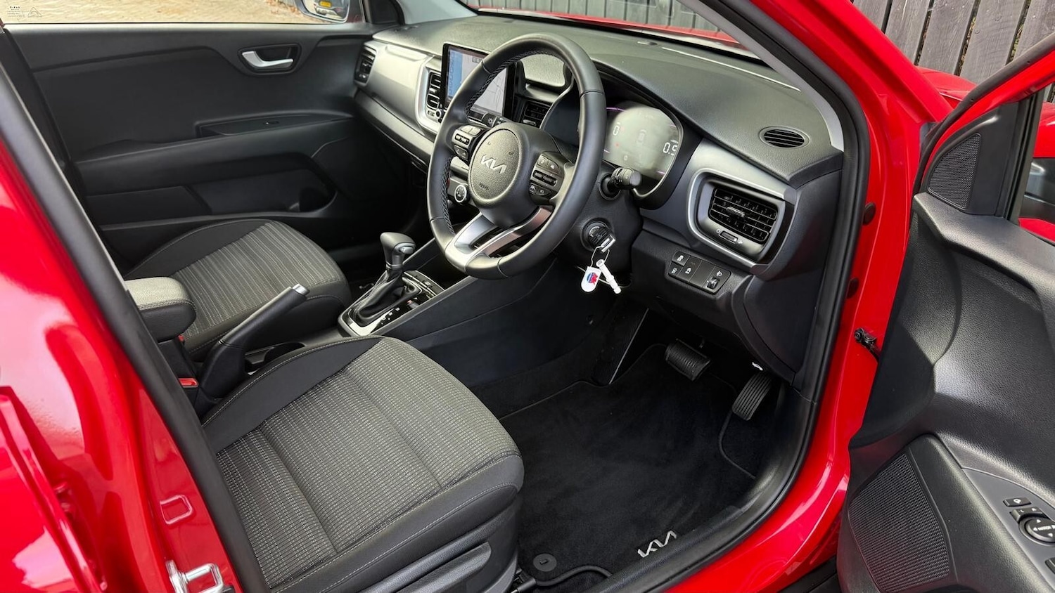 Used Kia Stonic 2024 for sale - 76622978: Photo 24