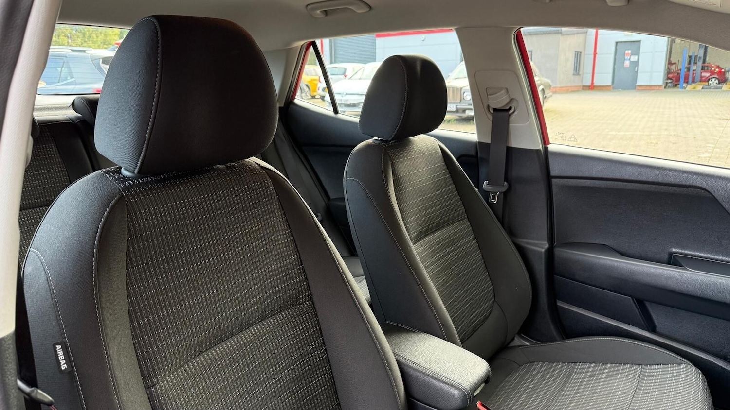 Used Kia Stonic 2024 for sale - 76622978: Photo 25