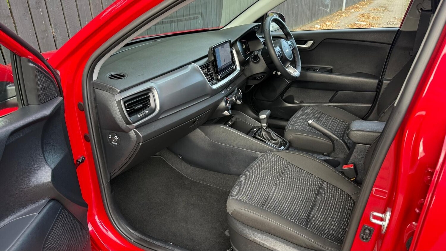 Used Kia Stonic 2024 for sale - 76622978: Photo 26