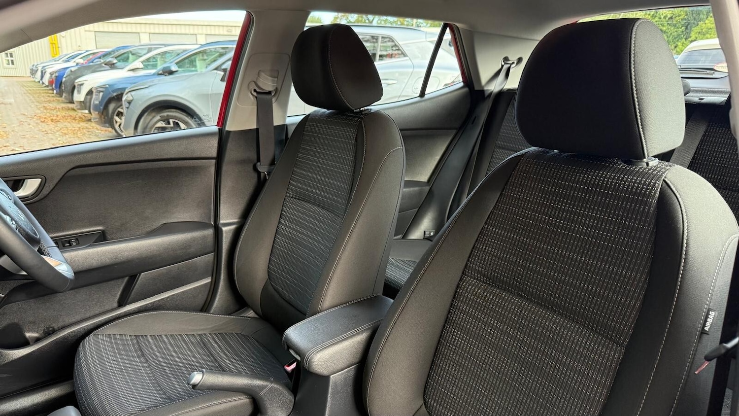 Used Kia Stonic 2024 for sale - 76622978: Photo 27