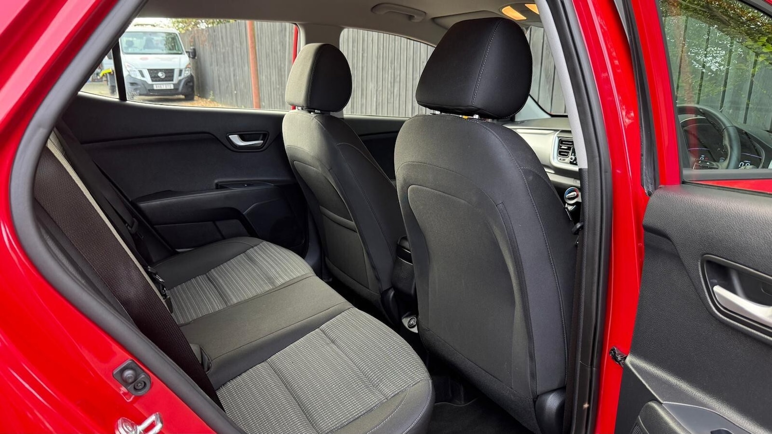 Used Kia Stonic 2024 for sale - 76622978: Photo 28