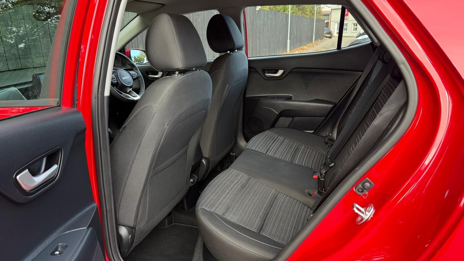 Used Kia Stonic 2024 for sale - 76622978: Photo 30