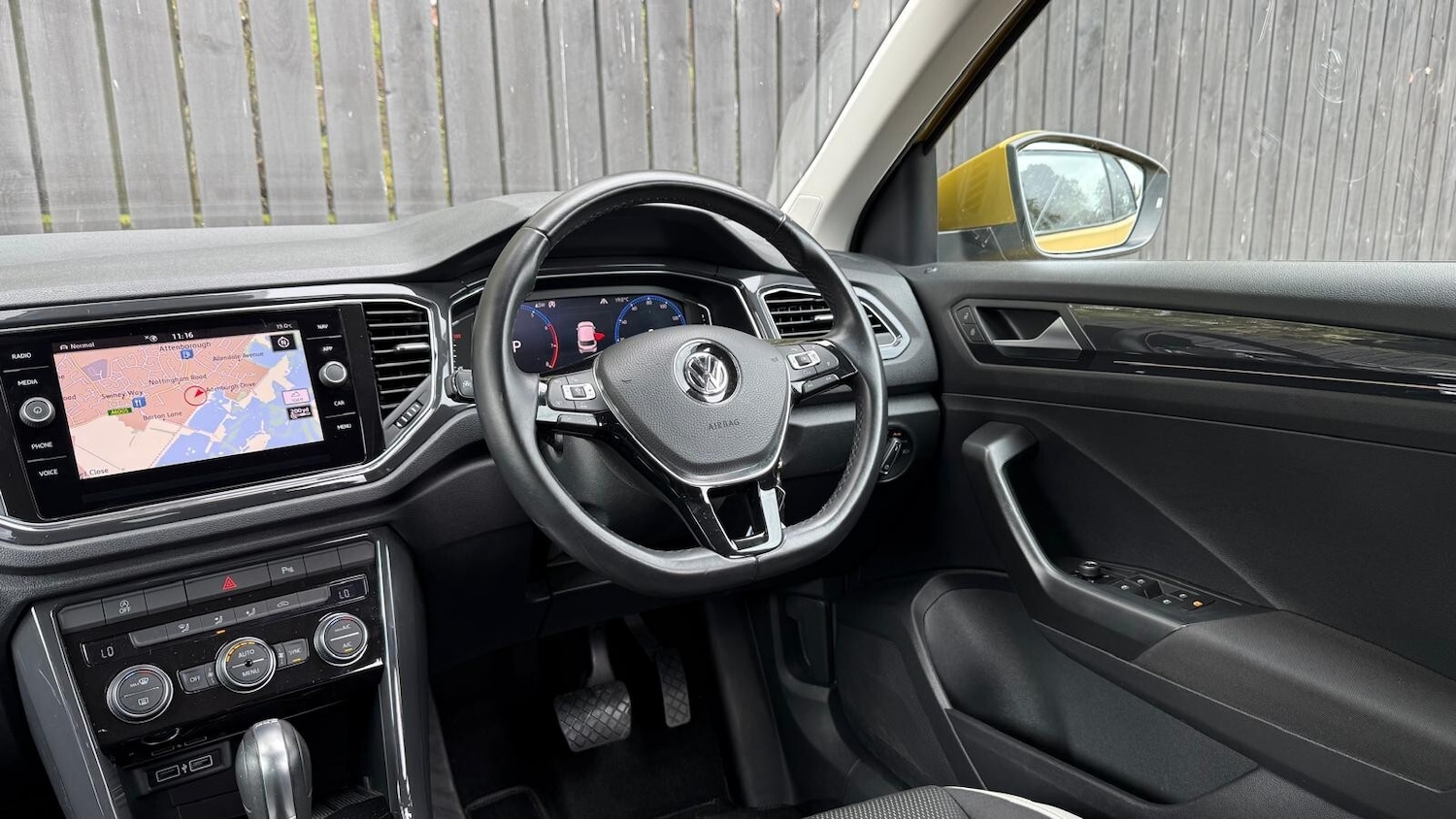 Used Volkswagen T-Roc 2018 for sale - 76622962: Photo 19