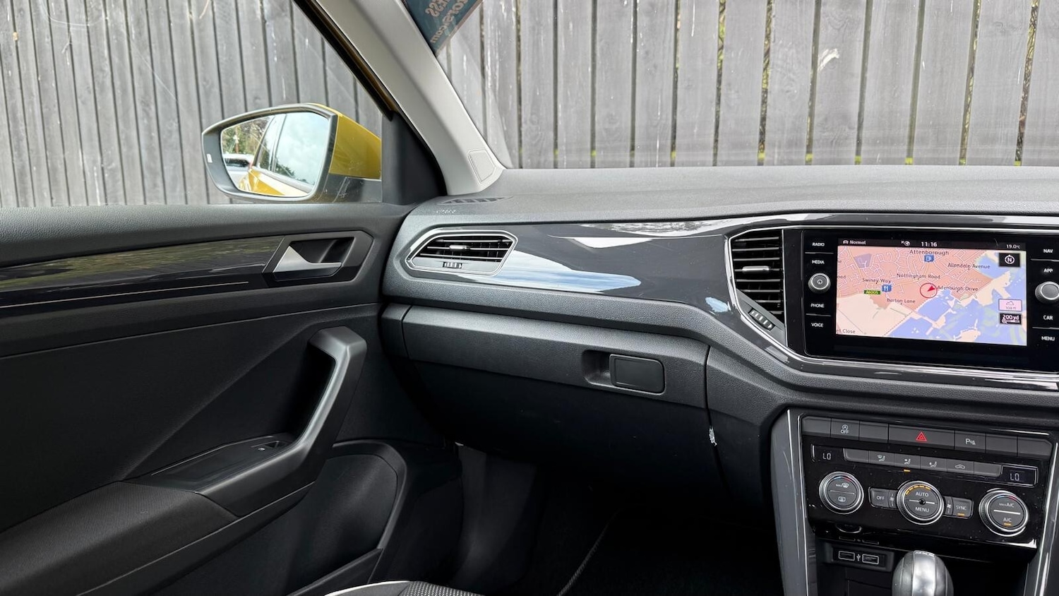 Used Volkswagen T-Roc 2018 for sale - 76622962: Photo 24