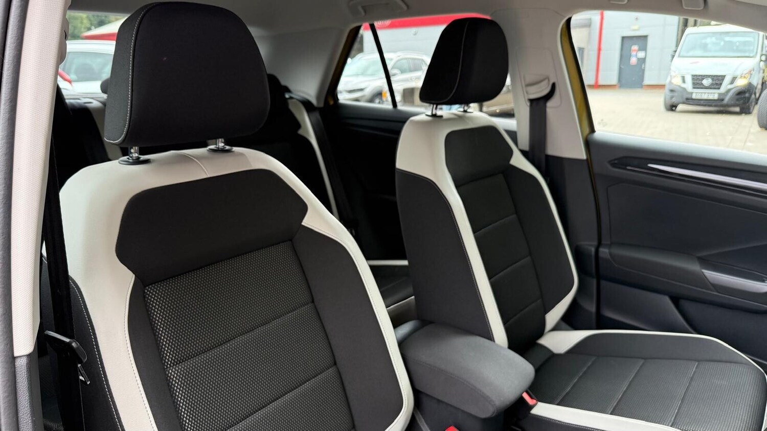 Used Volkswagen T-Roc 2018 for sale - 76622962: Photo 30