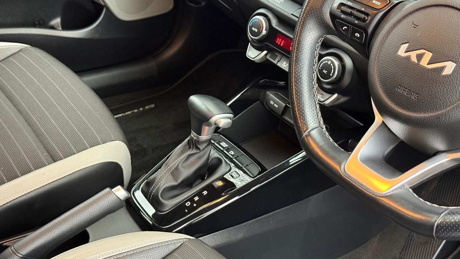 Used Kia Stonic 2022 for sale - 76623011: Photo 23