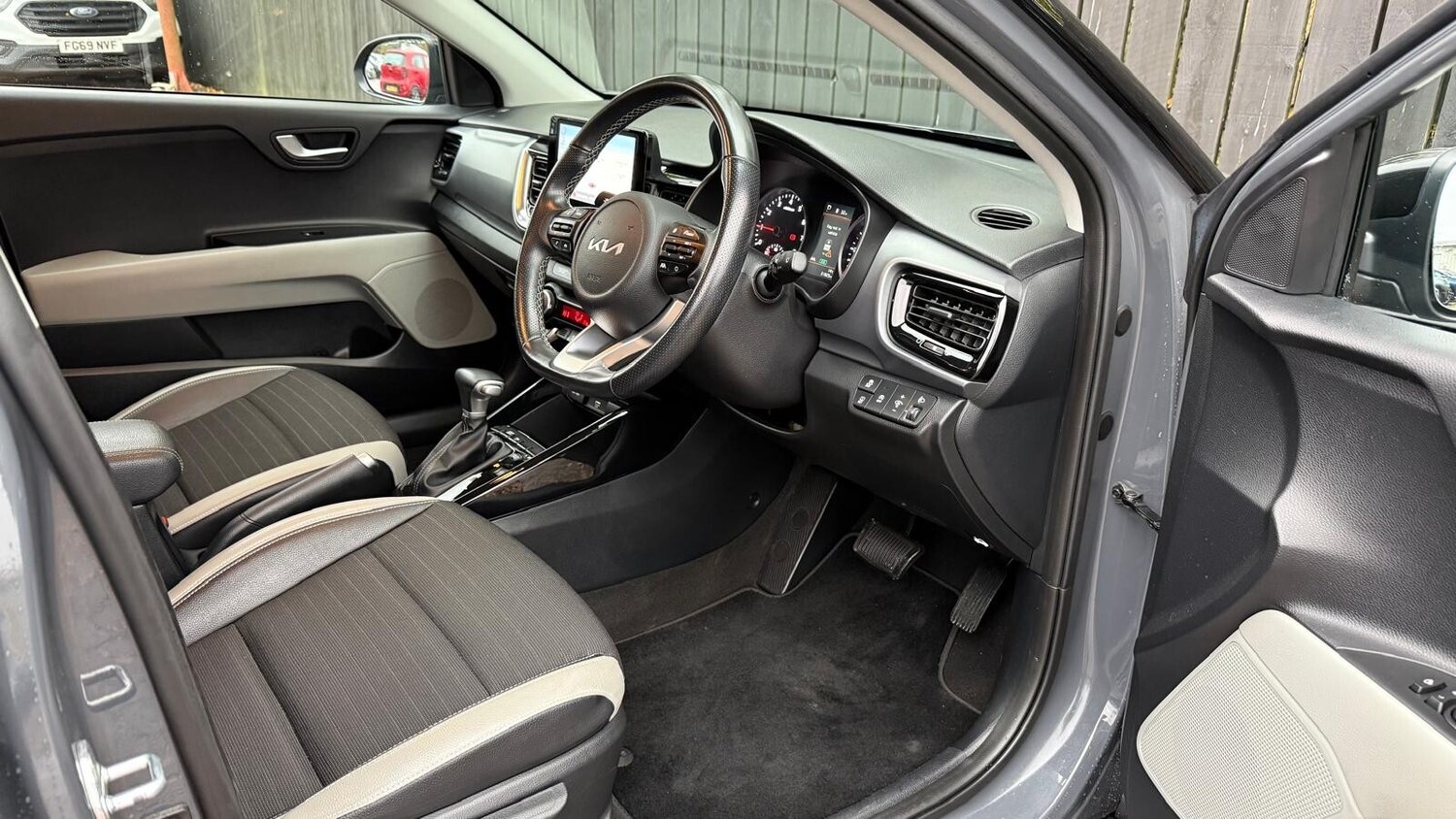 Used Kia Stonic 2022 for sale - 76623011: Photo 24