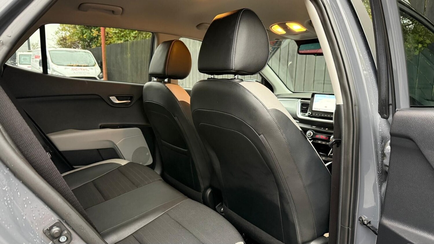 Used Kia Stonic 2022 for sale - 76623011: Photo 28