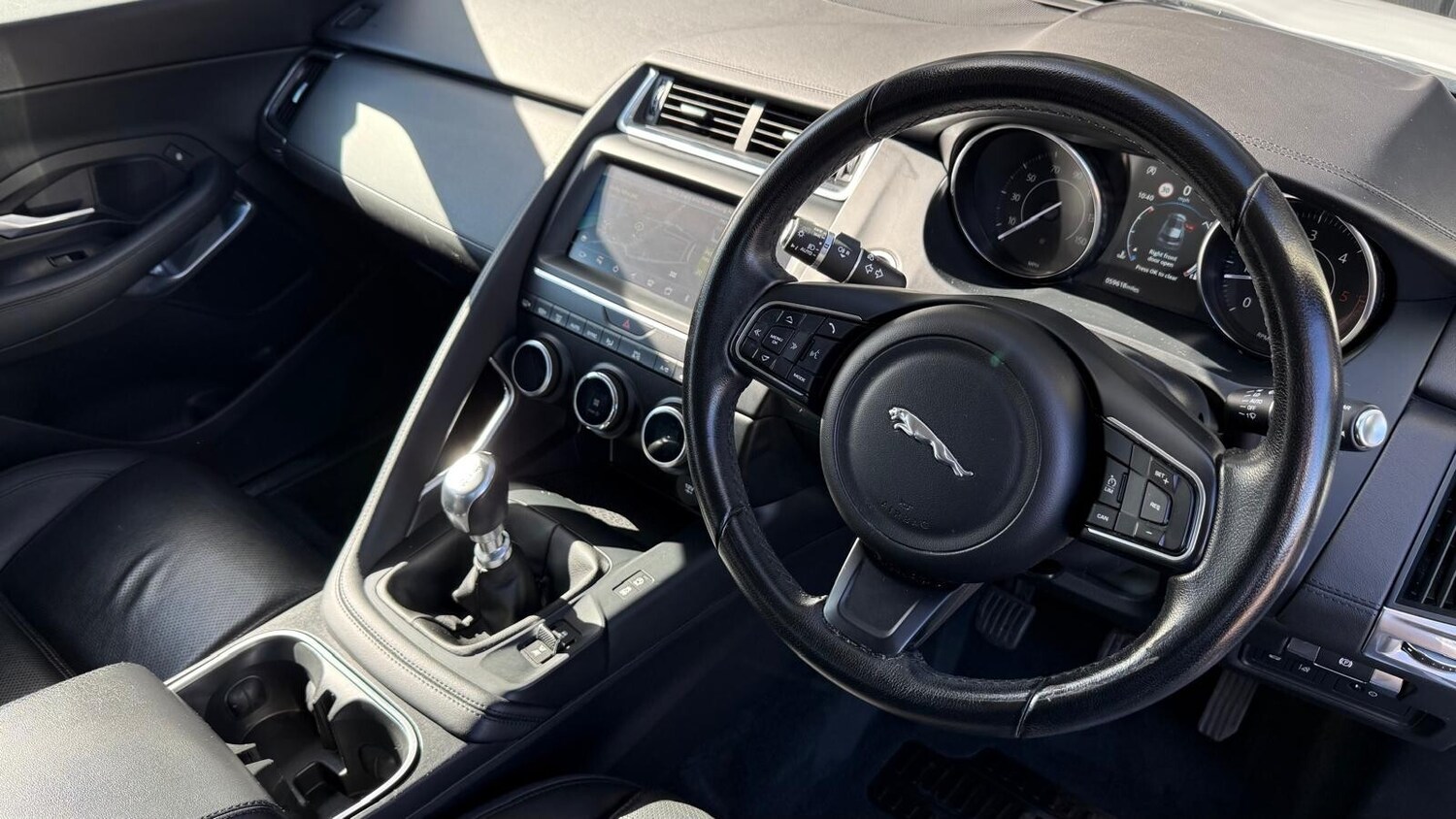 Used Jaguar E-Pace 2018 for sale - 76622935: Photo 27