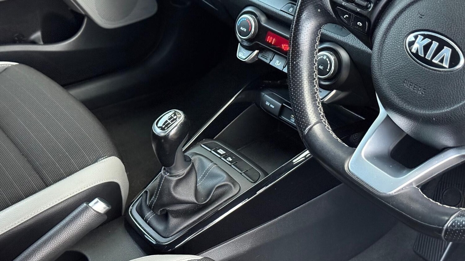 Used Kia Stonic 2021 for sale - 76623005: Photo 22