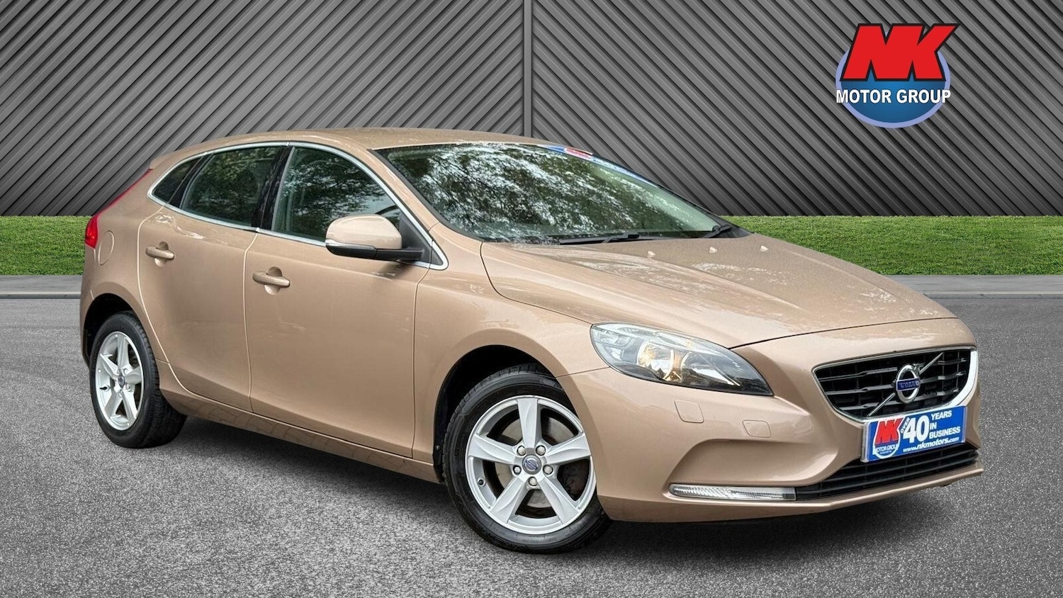 Used Volvo V40 2016 for sale - 76622950: Photo 1