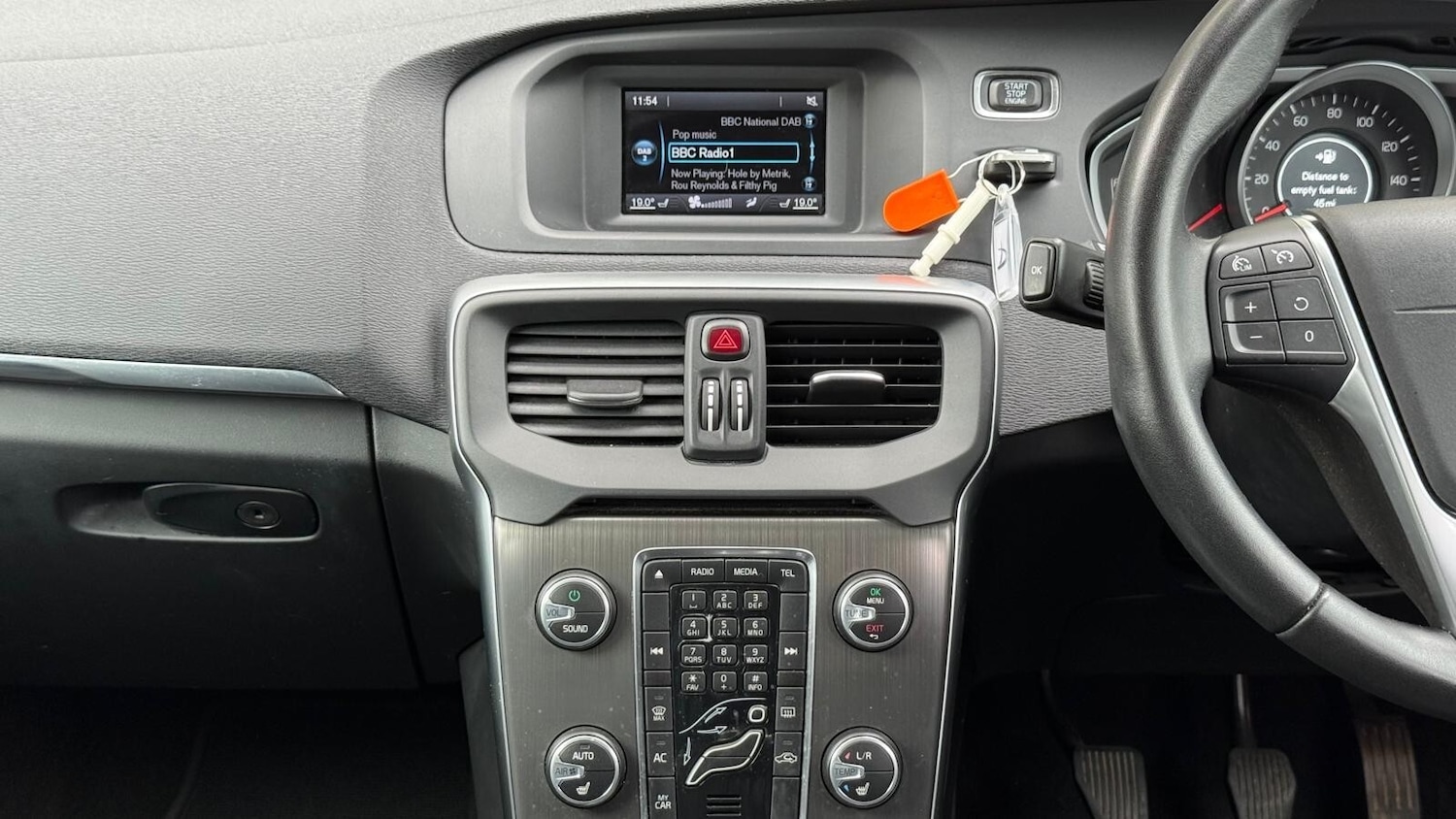 Used Volvo V40 2016 for sale - 76622950: Photo 17