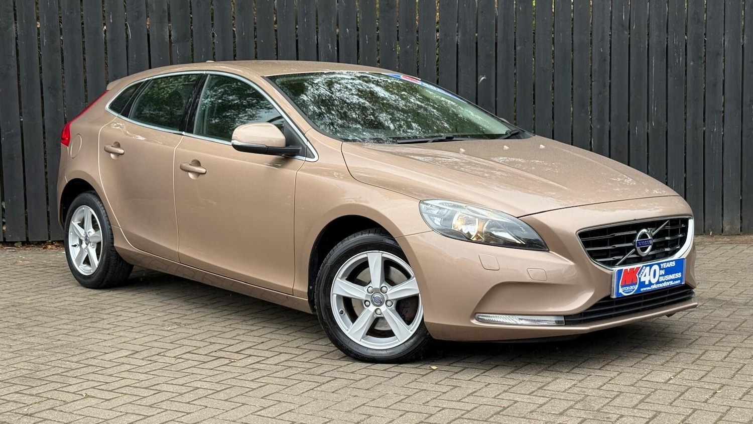 Used Volvo V40 2016 for sale - 76622950: Photo 2