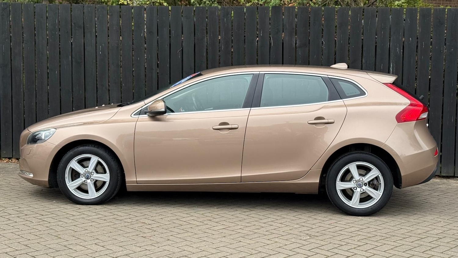 Used Volvo V40 2016 for sale - 76622950: Photo 5