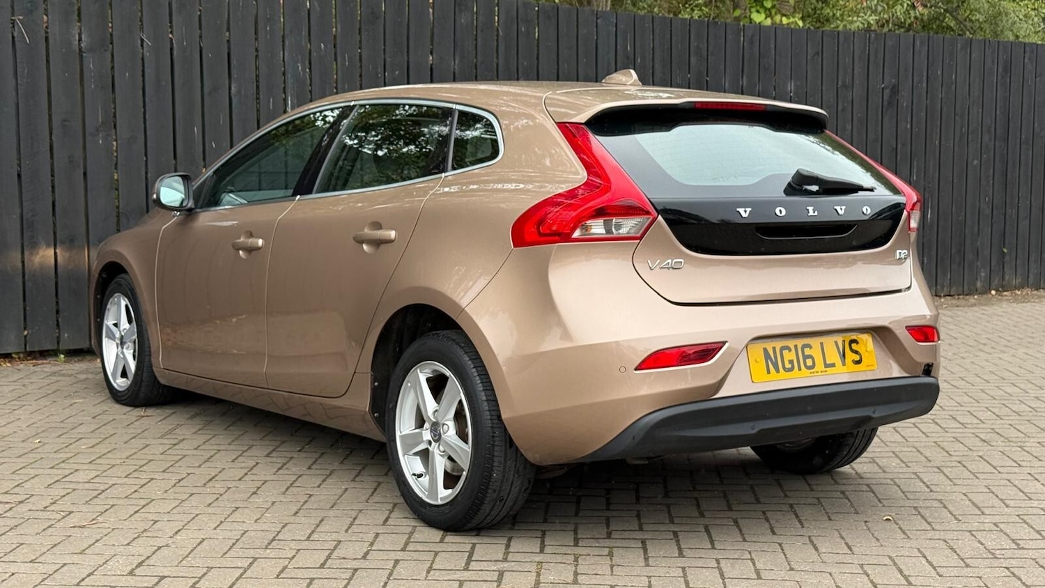 Used Volvo V40 2016 for sale - 76622950: Photo 6
