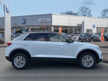 Used Volkswagen T-Roc 2022 for sale - 75345923: Photo