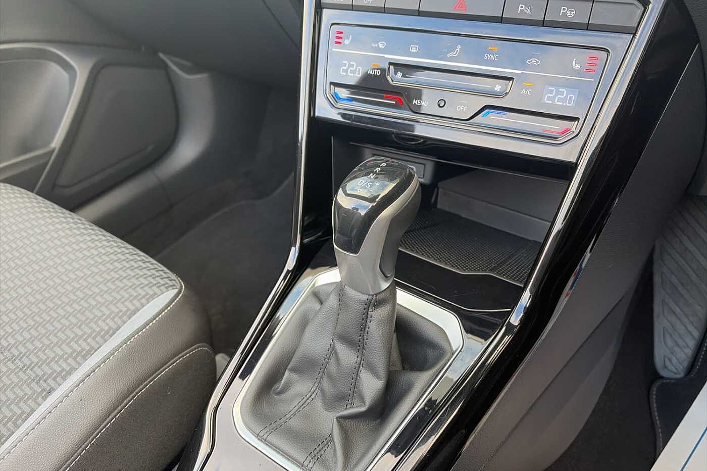 Used Volkswagen T-Roc 2024 for sale - 76696507: Photo 8