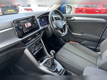 Used Volkswagen T-Roc 2022 for sale - 75605752: Photo