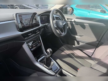 Used Volkswagen T-Roc 2023 for sale - 75910458: Photo