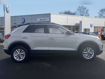 Used Volkswagen T-Roc 2023 for sale - 75910458: Photo