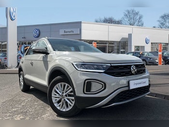 Used Volkswagen T-Roc 2023 for sale - 74897637: Photo