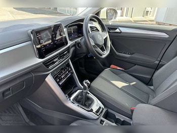 Used Volkswagen T-Roc 2023 for sale - 74897637: Photo
