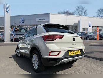 Used Volkswagen T-Roc 2023 for sale - 74897637: Photo