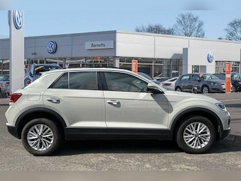 Used Volkswagen T-Roc 2023 for sale - 74897637: Photo