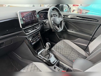 Used Volkswagen T-Roc 2022 for sale - 76208772: Photo 2