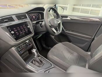 Used Volkswagen Tiguan 2023 for sale - 76208970: Photo 2