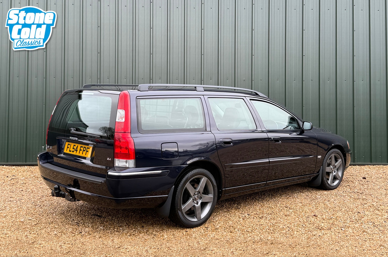 Used Volvo V70 2004 for sale - 77432899: Photo 2