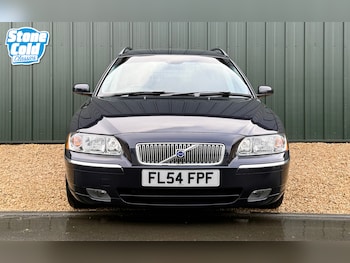 Used Volvo V70 2004 for sale - 77432899: Photo