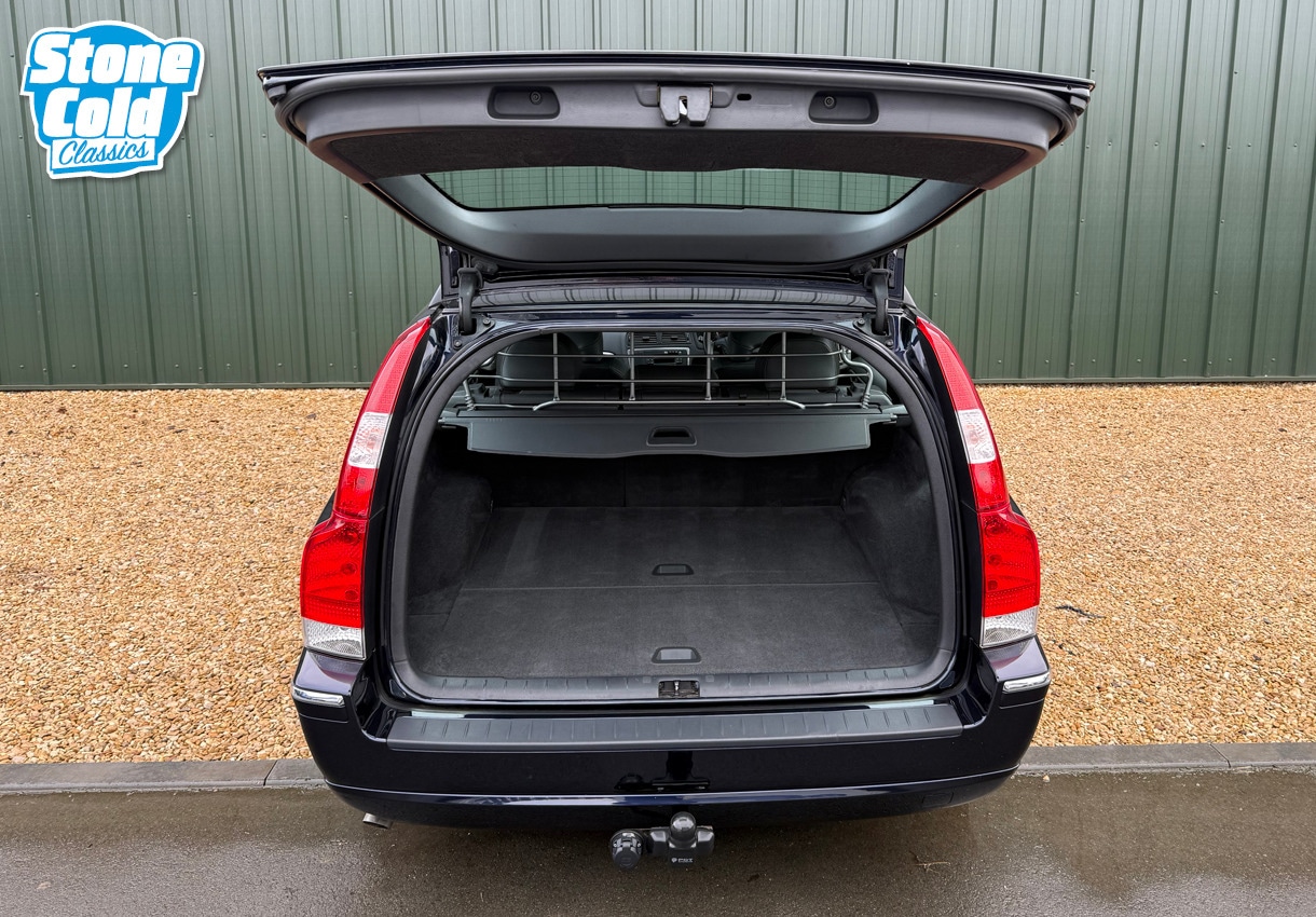 Used Volvo V70 2004 for sale - 77432899: Photo 8