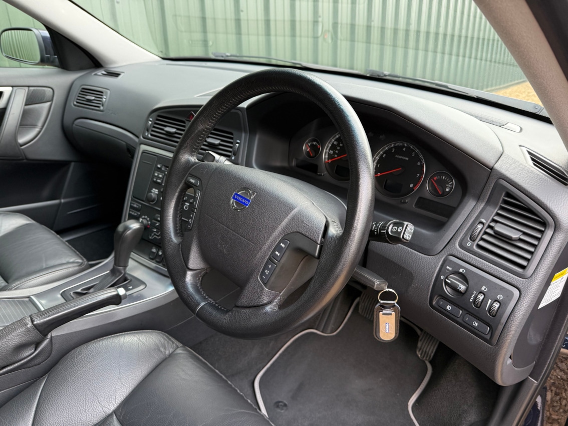 Used Volvo V70 2004 for sale - 77432899: Photo 9