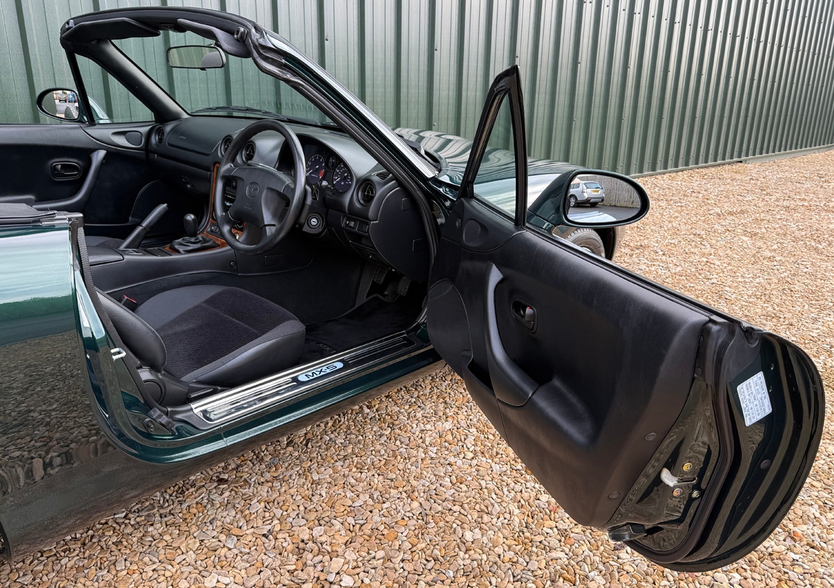 Used Mazda MX-5 1998 for sale - 76859910: Photo 17