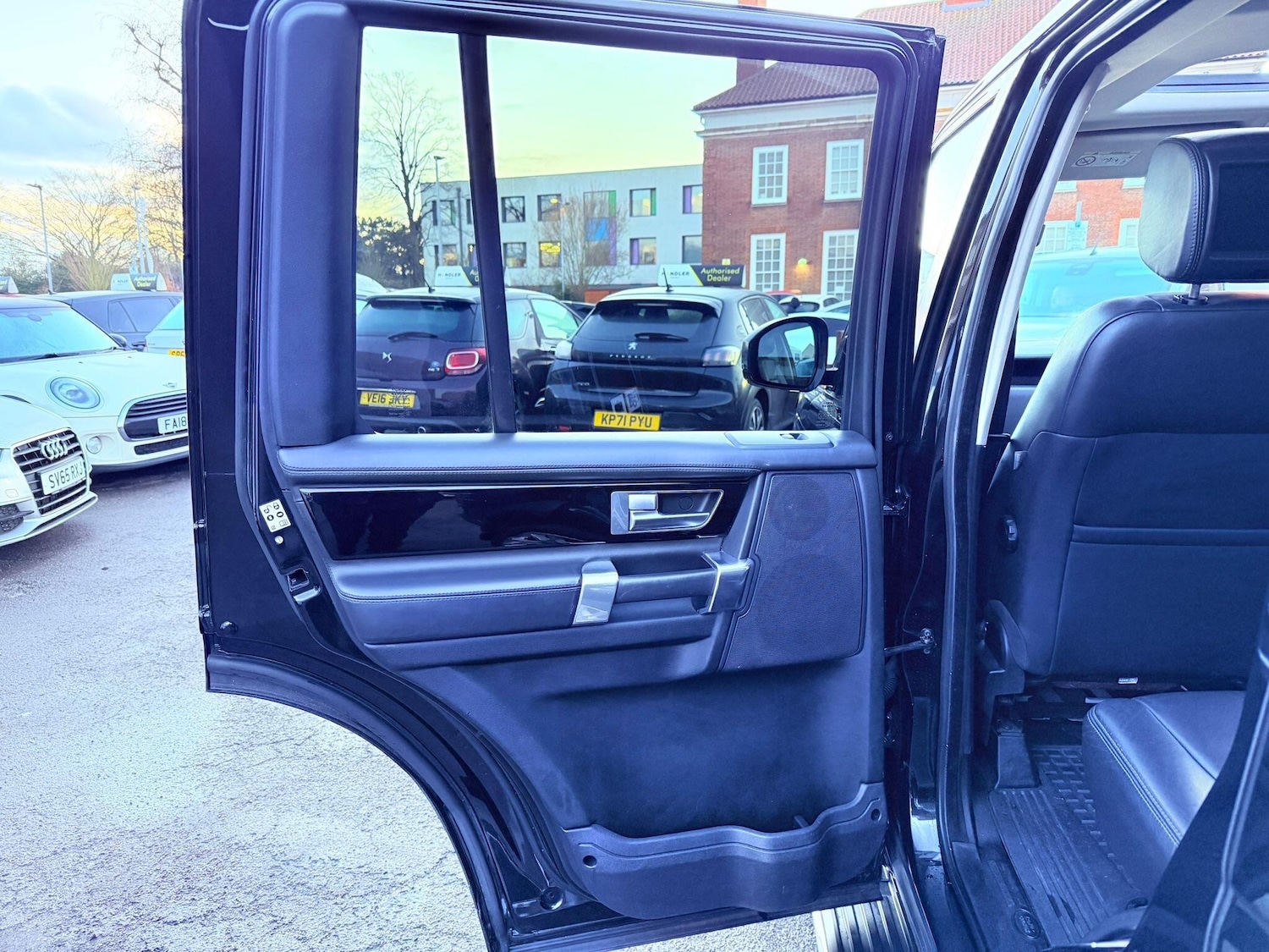 Used Land Rover Discovery 2016 for sale - 77229371: Photo 67