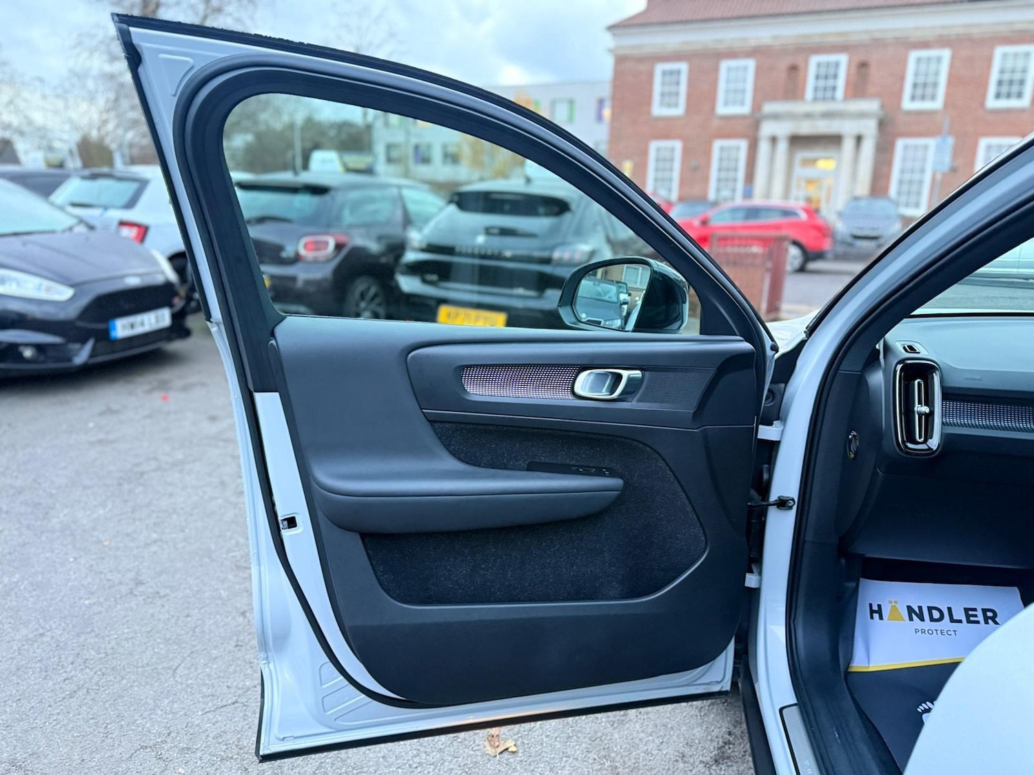 Used Volvo XC40 2020 for sale - 76913922: Photo 46