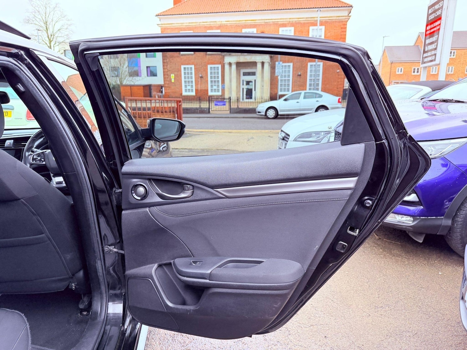 Used Honda Civic 2018 for sale - 77400830: Photo 50