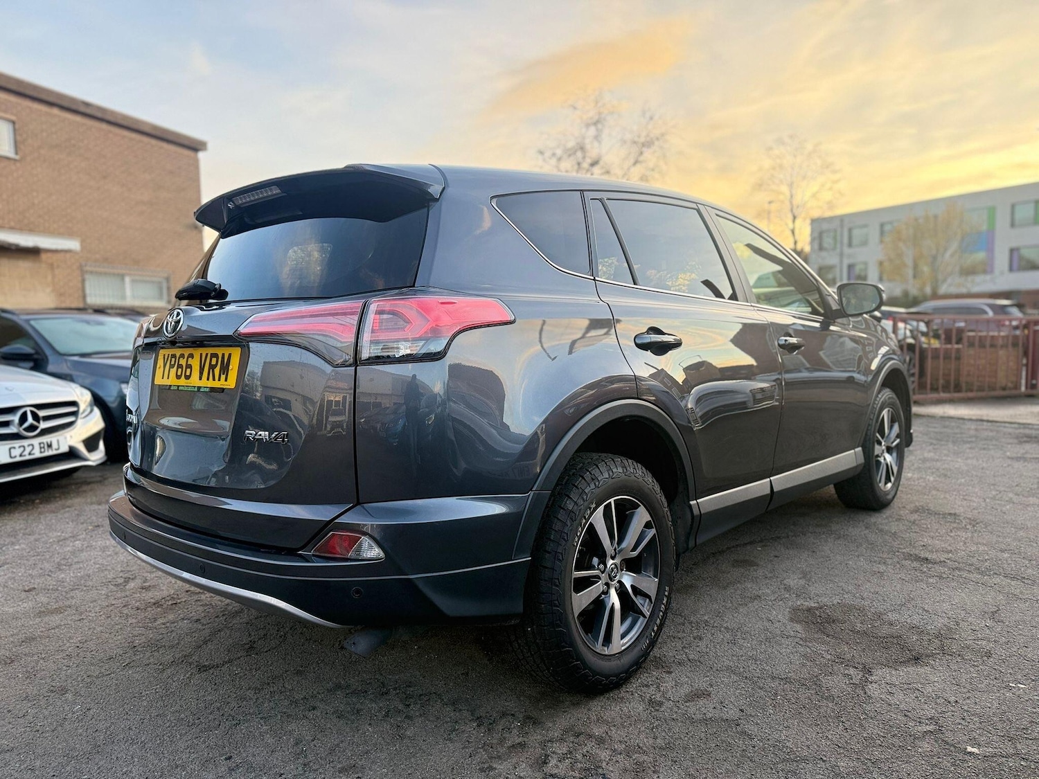 Used Toyota RAV4 2016 for sale - 76942479: Photo 16