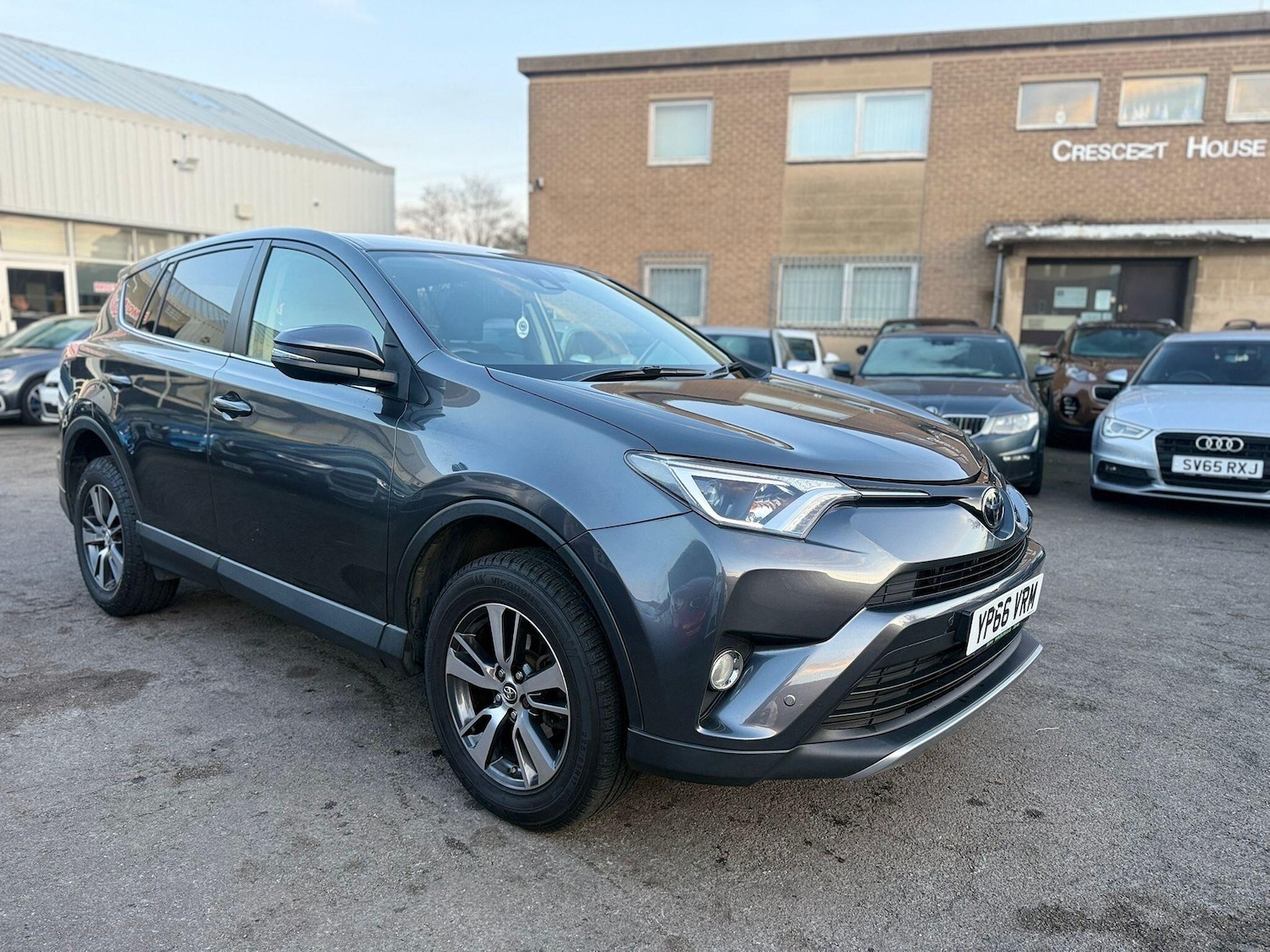 Used Toyota RAV4 2016 for sale - 76942479: Photo 2